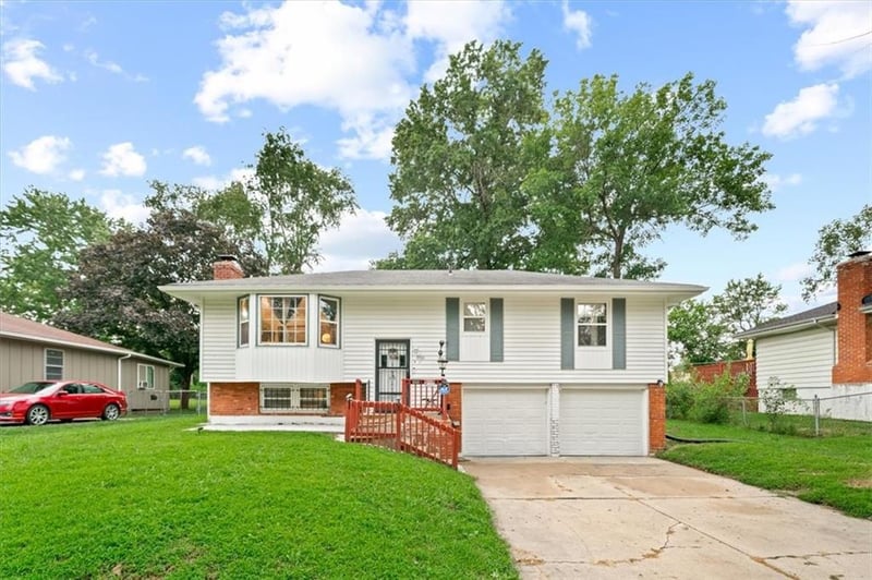 7701 90th Ter, Kansas City, MO 64138