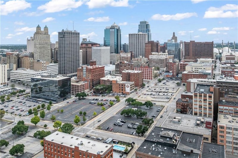 210 5th St #211, Kansas City, MO 64105