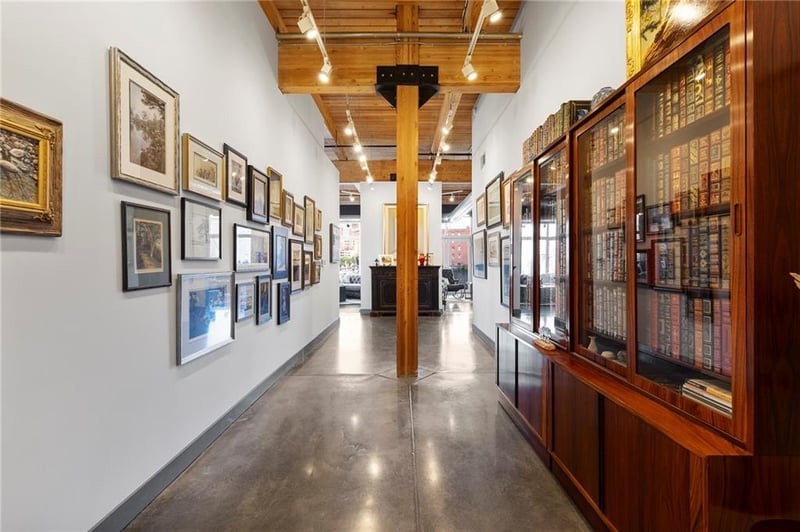 210 5th St #211, Kansas City, MO 64105