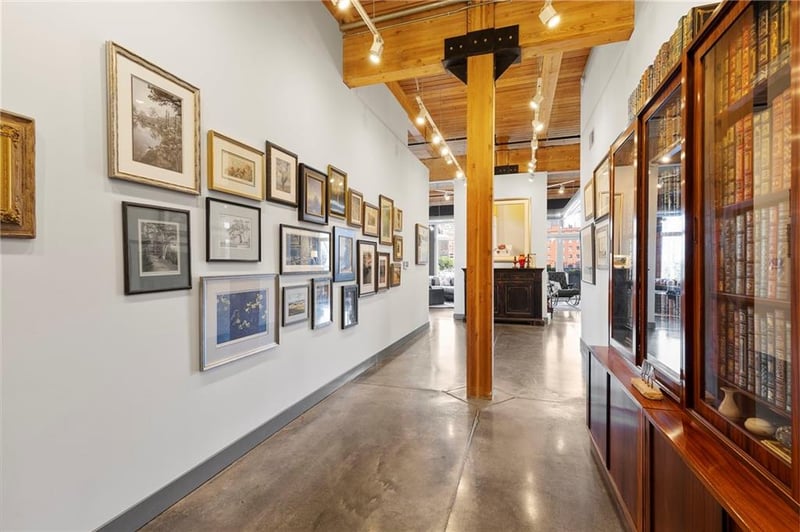 210 5th St #211, Kansas City, MO 64105