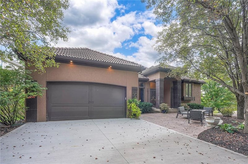 15709 Howe St, Overland Park, KS 66224