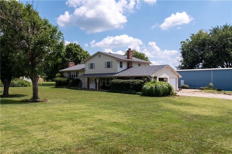 32485 W 399th St, Osawatomie, KS 66064