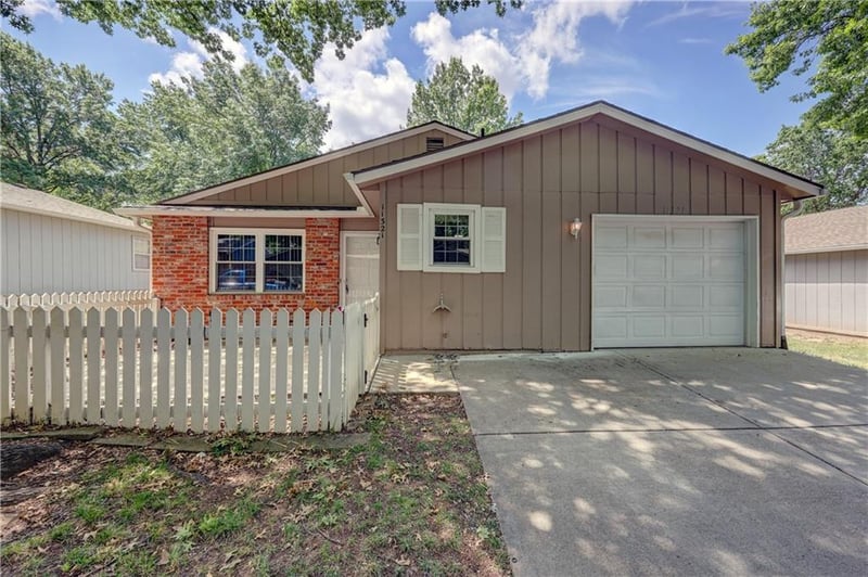 11321 W 77th Ter, Overland Park, KS 66214