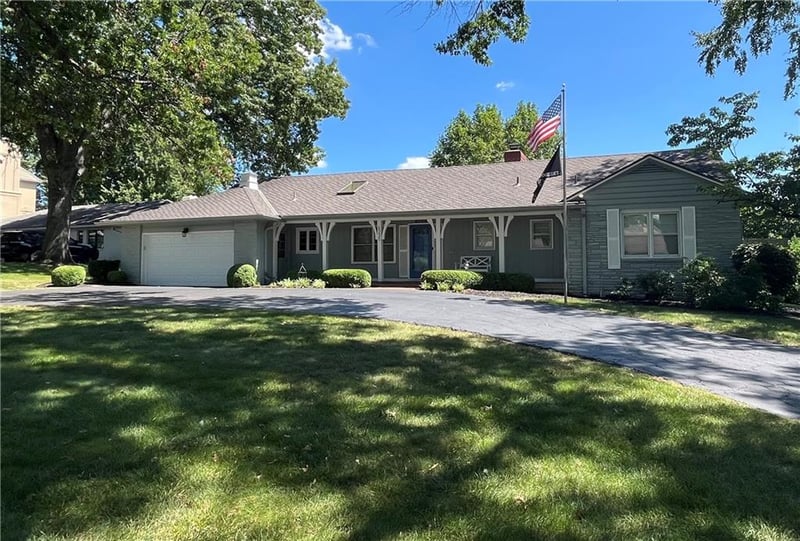 6235 Reinhardt Dr, Fairway, KS 66205