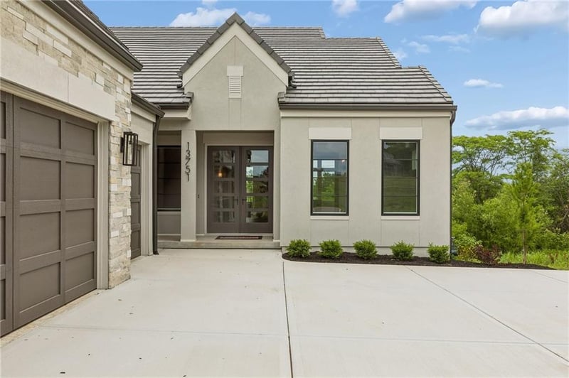 13751 Pembroke Ln, Leawood, KS 66224
