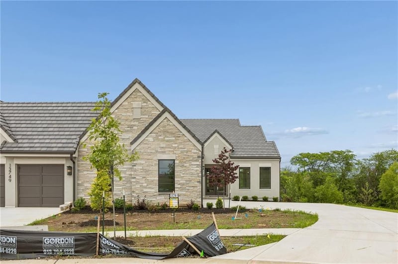 13751 Pembroke Ln, Leawood, KS 66224