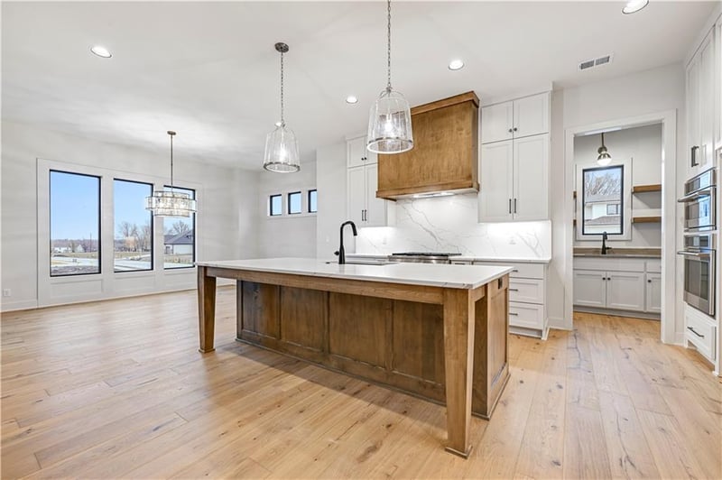 16913 Parkhill St, Overland Park, KS 66221