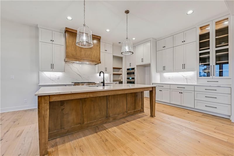 16913 Parkhill St, Overland Park, KS 66221