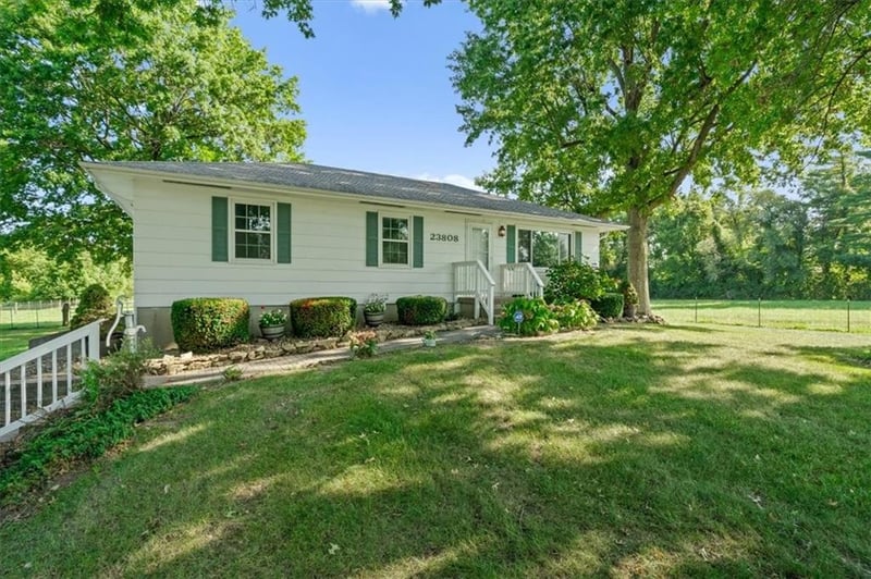 23808 Langsford Rd, Lee's Summit, MO 64063