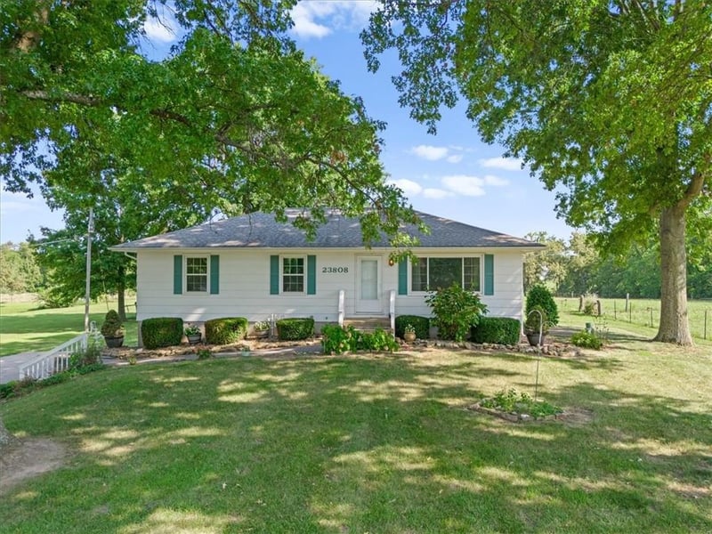 23808 Langsford Rd, Lee's Summit, MO 64063
