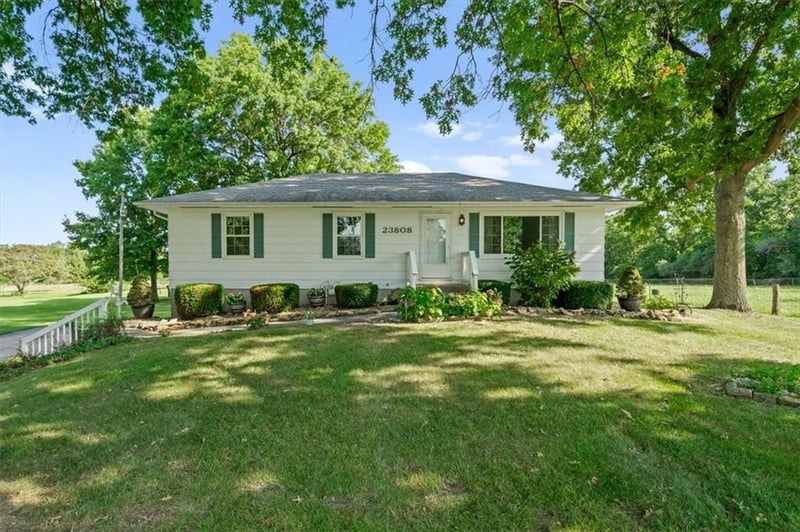 23808 Langsford Rd, Lee's Summit, MO 64063