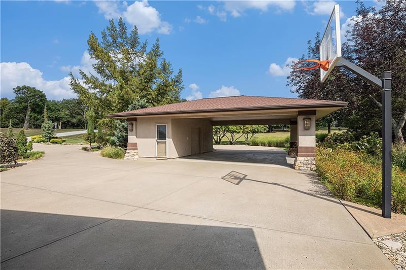 32225 W 88th St, De Soto, KS 66018