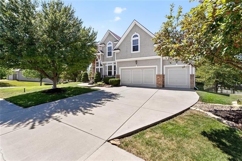 7332 Meadowlark Dr, Shawnee, KS 66227