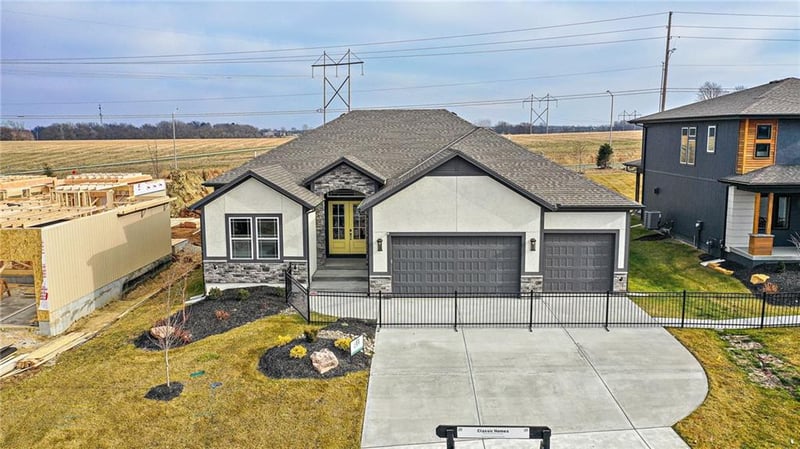 25012 W 89th St, Lenexa, KS 66227