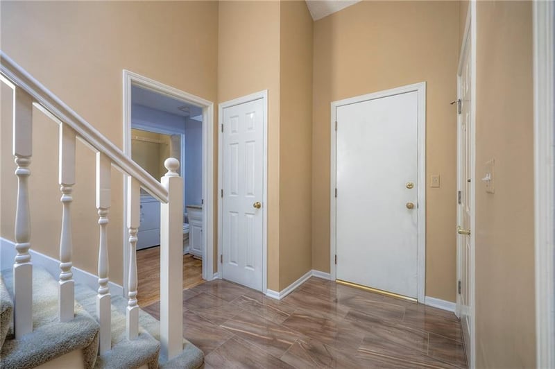 12538 Broadmoor St, Overland Park, KS 66209