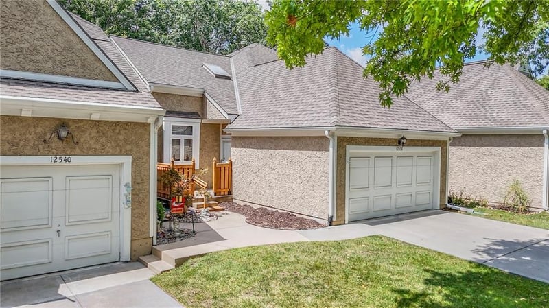 12538 Broadmoor St, Overland Park, KS 66209