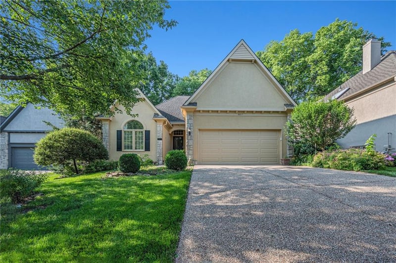 8817 W 142nd Pl, Overland Park, KS 66221