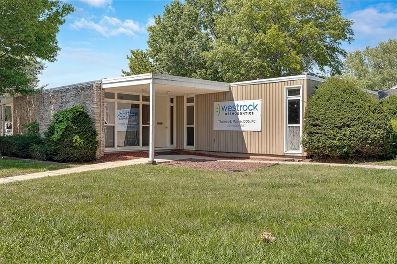 405 Cedar St, Pleasant Hill, MO 64080