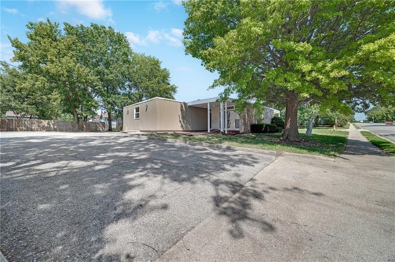 405 Cedar St, Pleasant Hill, MO 64080