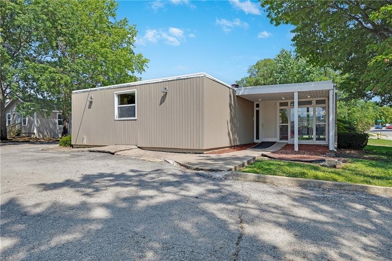 405 Cedar St, Pleasant Hill, MO 64080