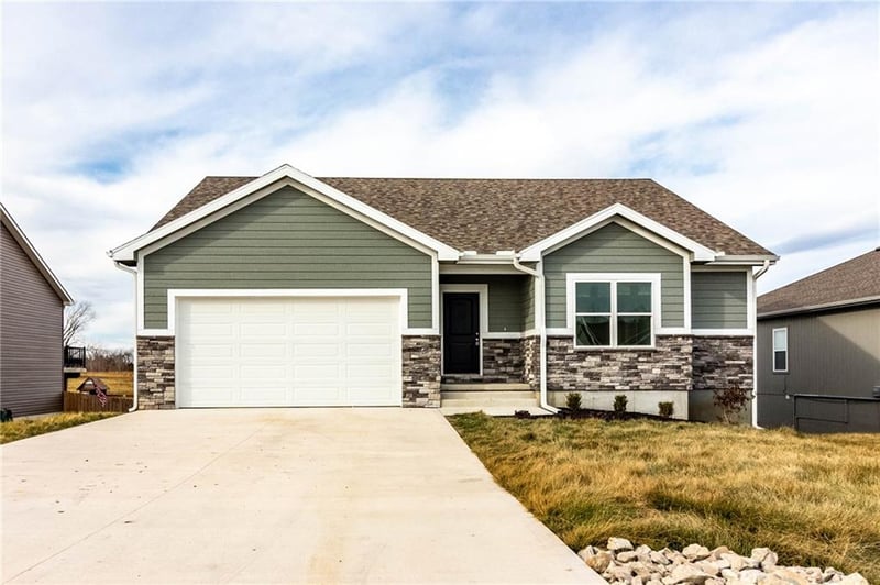 80 451 Rd, Warrensburg, MO 64093