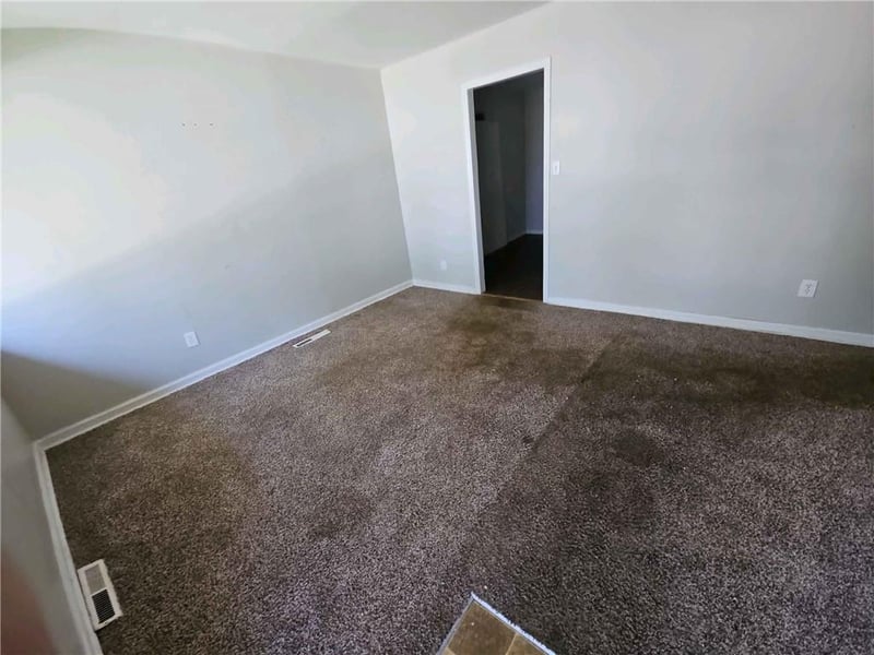 7405 E 49th St, Kansas City, MO 64129