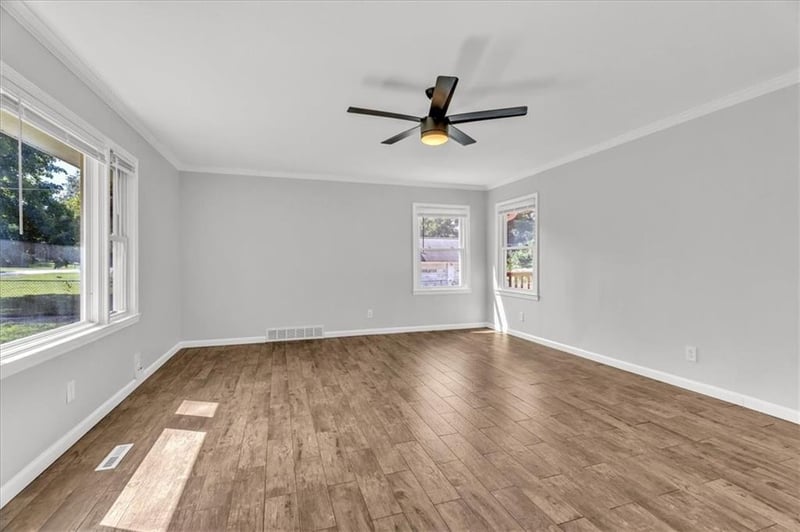 5330 Waukomis Dr, Kansas City, MO 64151