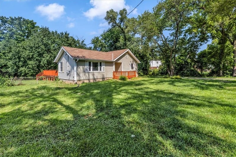 5330 Waukomis Dr, Kansas City, MO 64151