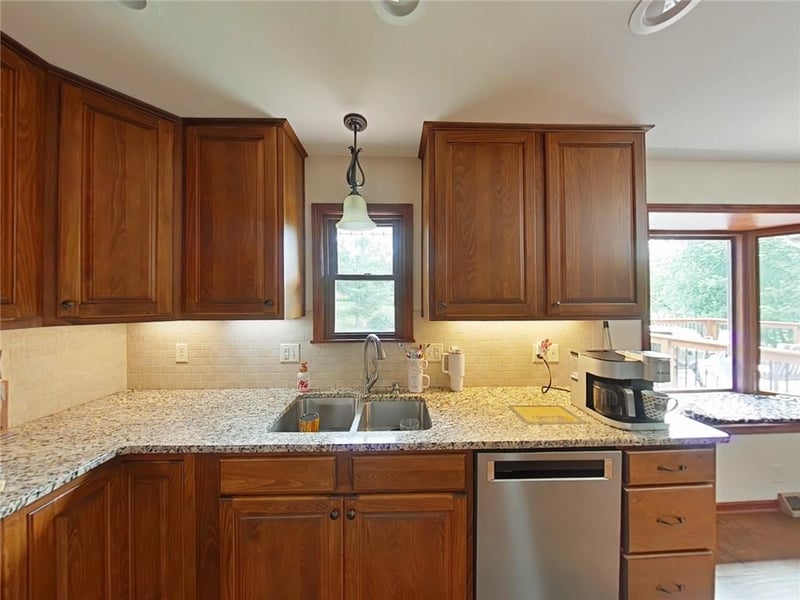 3814 Meadow Oak Ln, St Joseph, MO 64503