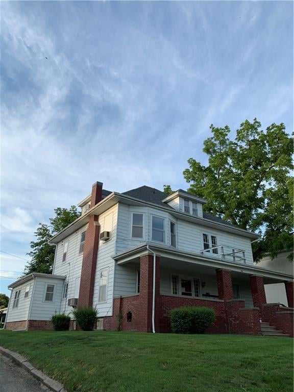 311 3rd St, Maryville, MO 64468