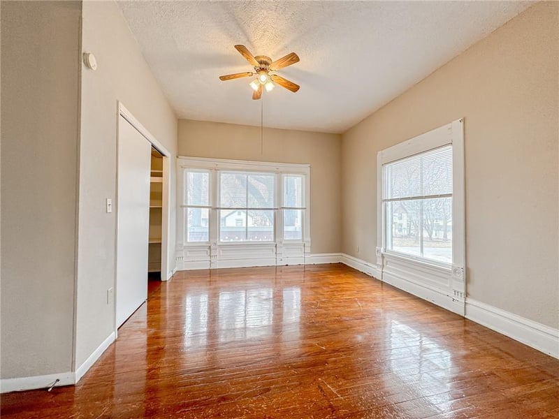319 3rd St, Maryville, MO 64468