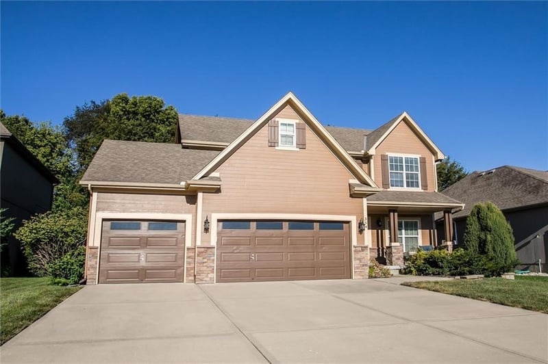 354 Wood Ln, Lee's Summit, MO 64063