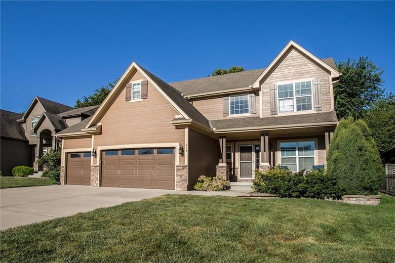 354 Wood Ln, Lee's Summit, MO 64063