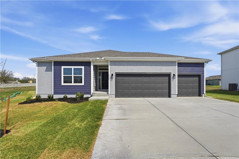 509 Newport Dr, Blue Springs, MO 64014