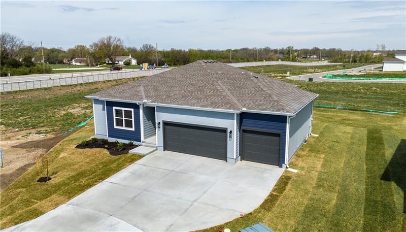 509 Newport Dr, Blue Springs, MO 64014