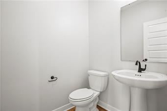 505 Newport Dr, Blue Springs, MO 64014