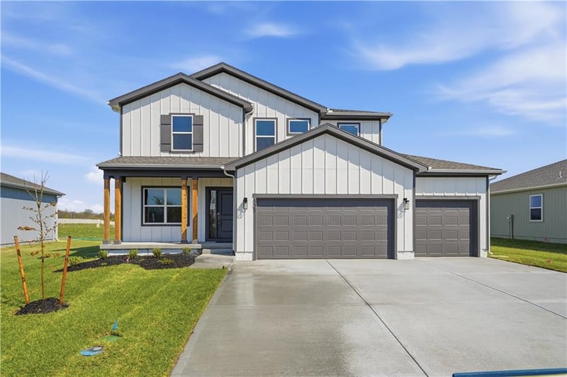 505 Newport Dr, Blue Springs, MO 64014