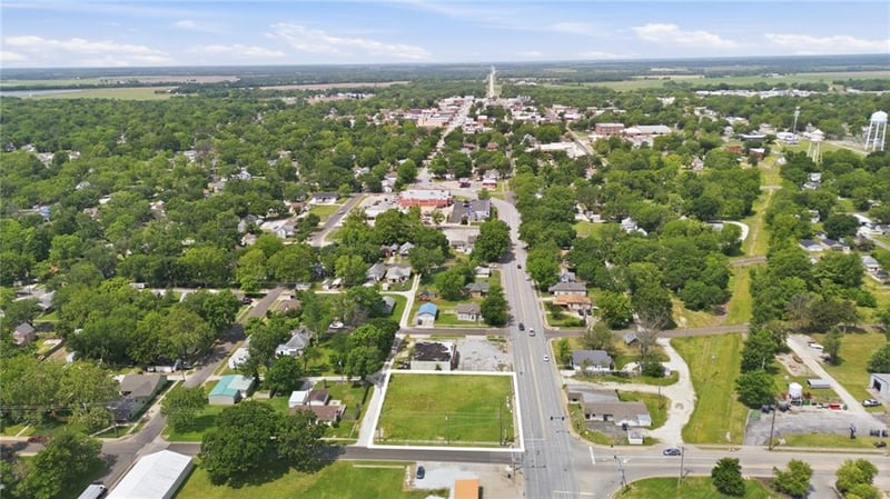 1119 East St, Iola, KS 66749