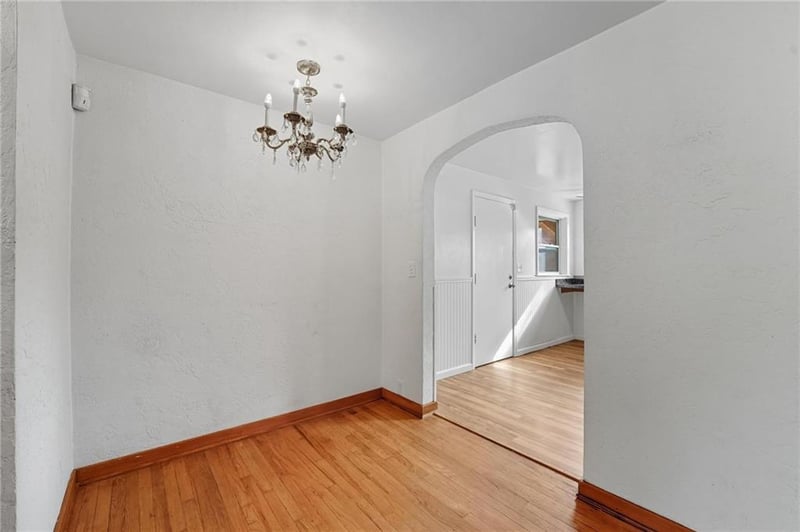 207 Hawthorne Ave, Independence, MO 64053