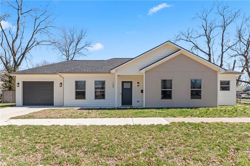 144 Pacific Ave, Osawatomie, KS 66064