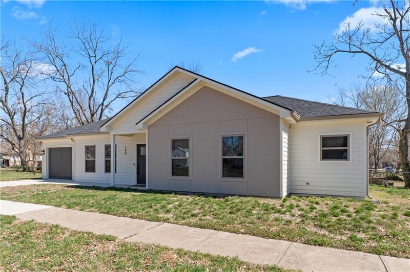 144 Pacific Ave, Osawatomie, KS 66064