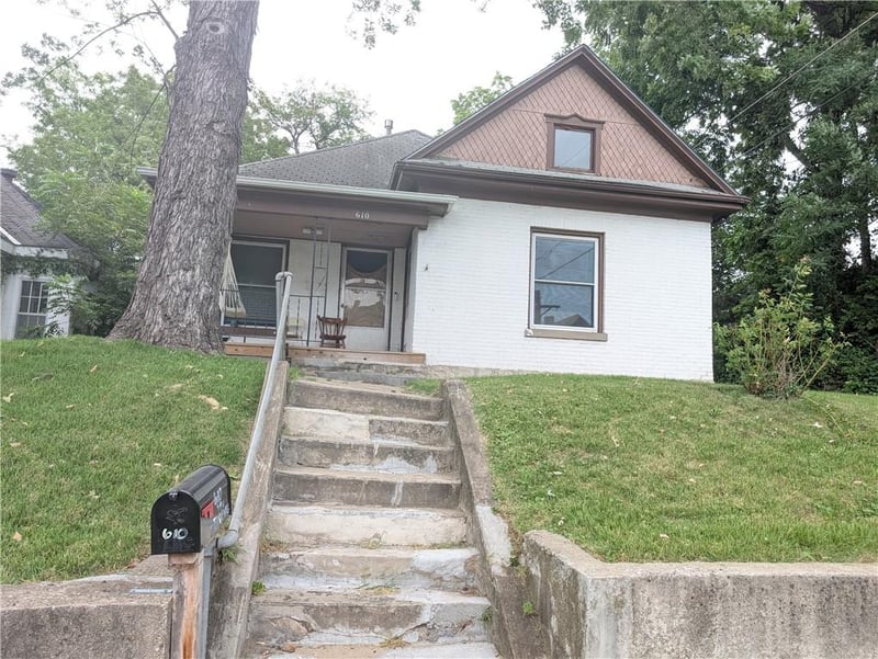 610 4th St, Atchison, KS 66002