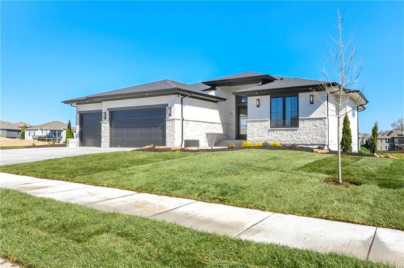 3925 Flintrock Dr, Lee's Summit, MO 64082