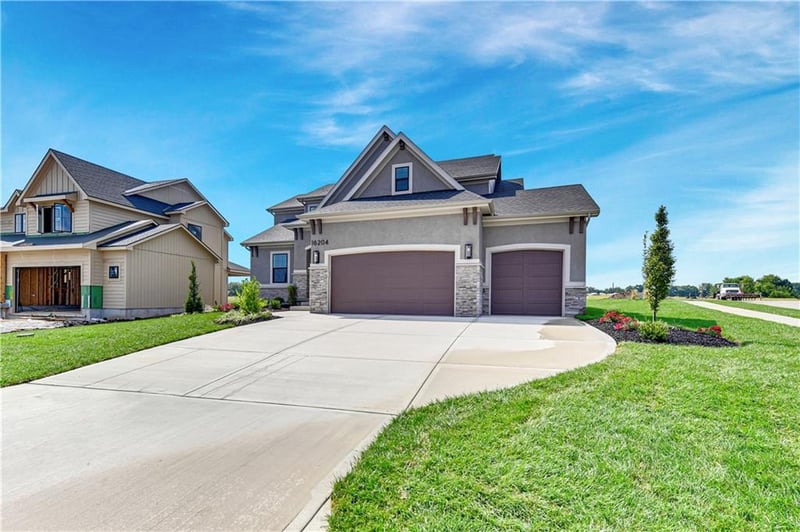 16204 Twilight Ln, Olathe, KS 66062