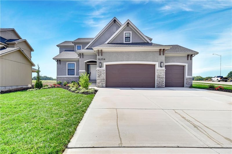 16204 Twilight Ln, Olathe, KS 66062