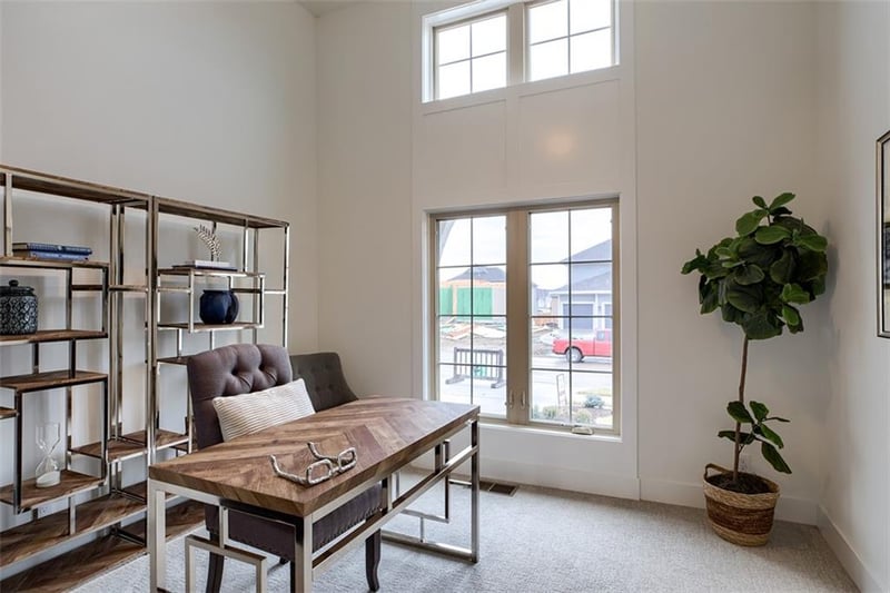 2233 Crown Dr, Lee's Summit, MO 64082