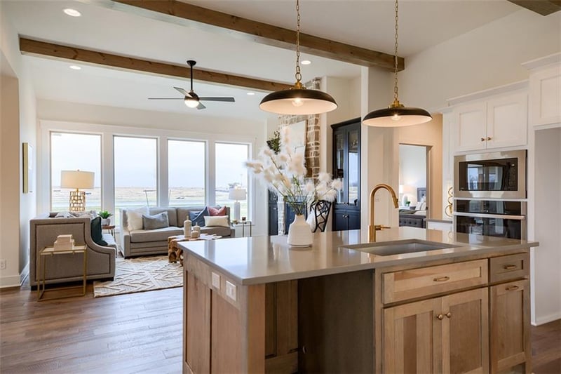 2233 Crown Dr, Lee's Summit, MO 64082