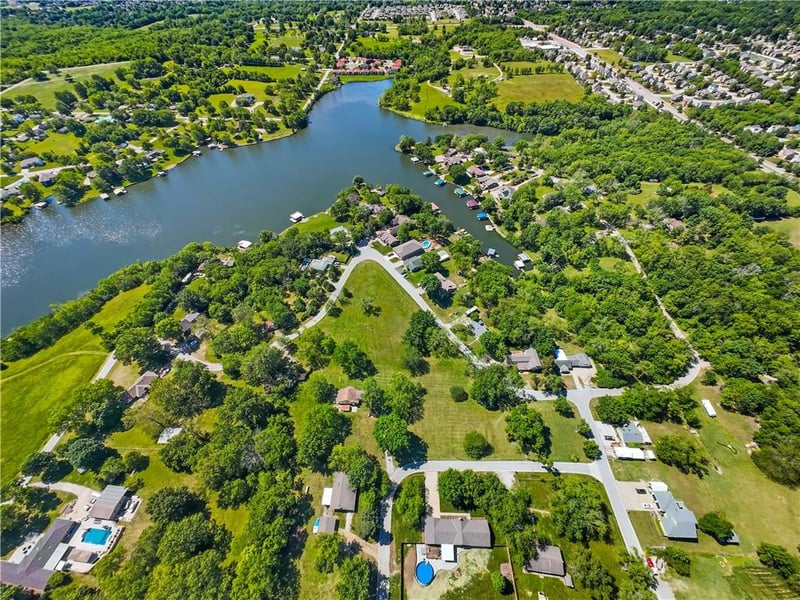 1717 Luther Rd, Lee's Summit, MO 64086