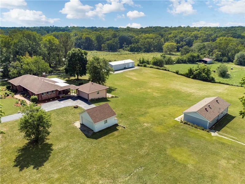 822 Dickinson Rd, Independence, MO 64050