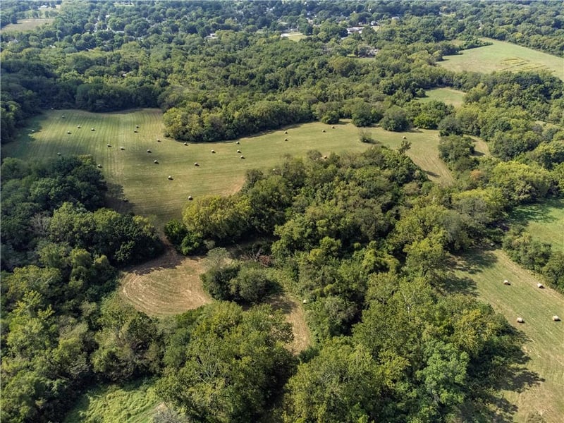822 Dickinson Rd, Independence, MO 64050